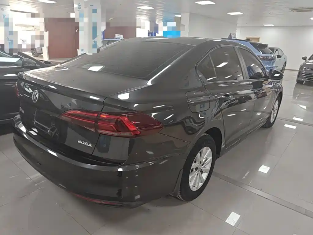 Bora 1.5 L Manual Fashion
