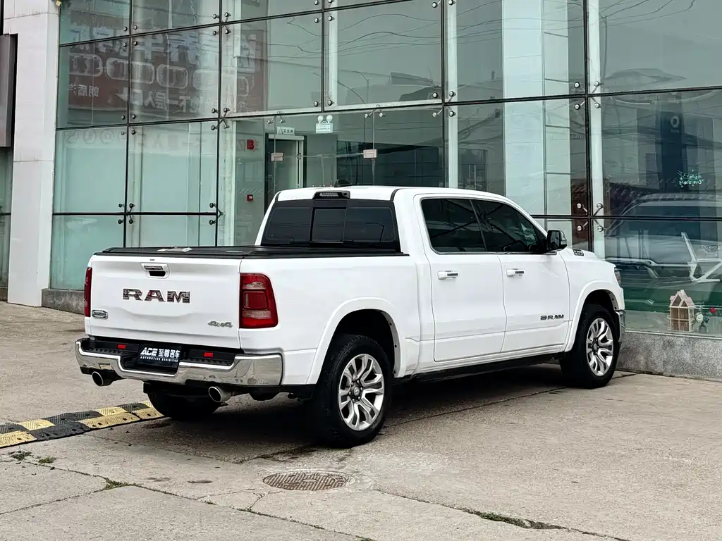 RAM Trucks RAM Trucks 2022款 5.7 L 美规版