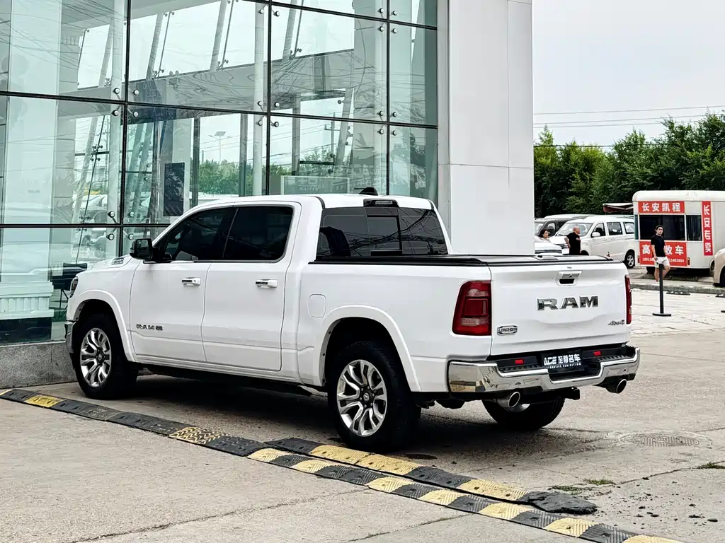 RAM Trucks RAM Trucks 2022款 5.7 L 美规版