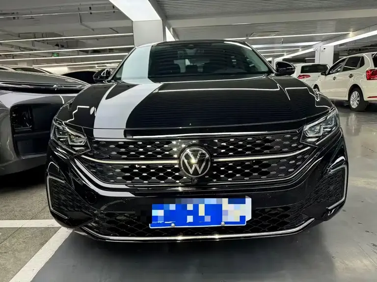 Volkswagen Passat 330 TSI Starry Sky Elite