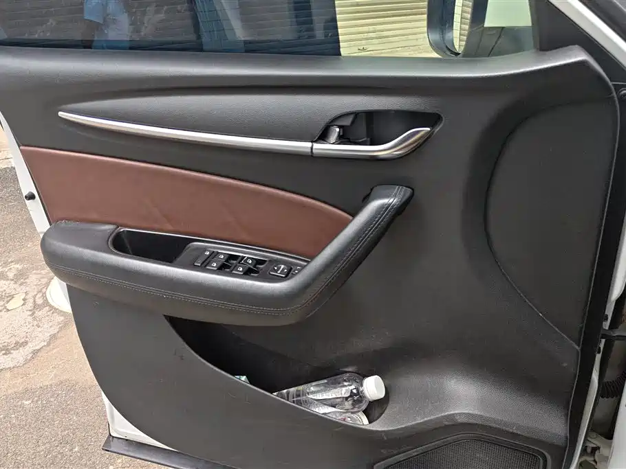 Brilliance V6 1.5 T Auto Distinguished