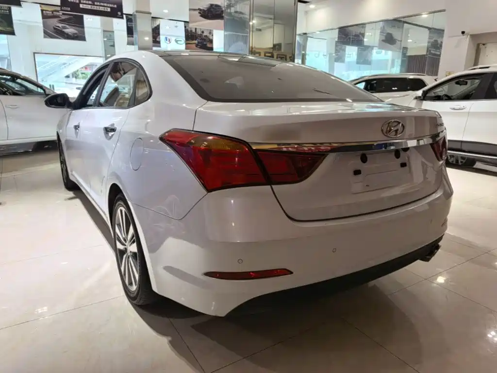 Mistra 1.8 L Auto Distinguished DLX