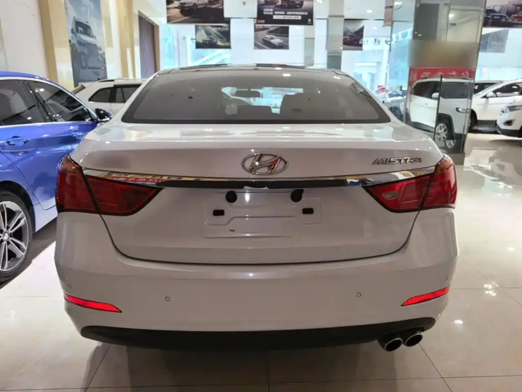 Mistra 1.8 L Auto Distinguished DLX