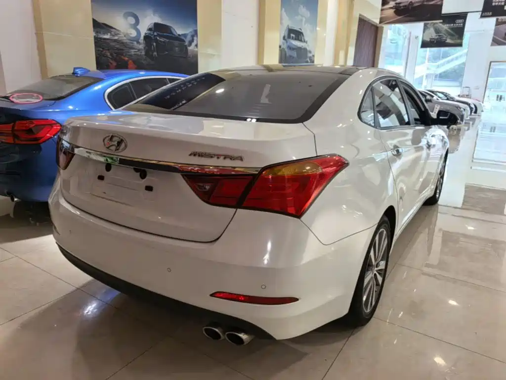 Mistra 1.8 L Auto Distinguished DLX