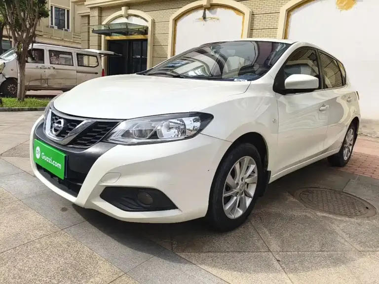 Nissan Tiida 1.6 L CVT Cool Motion