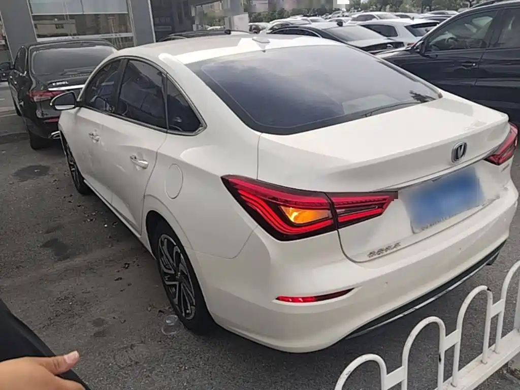 Eado 1.6 L GDI Auto Premium Style