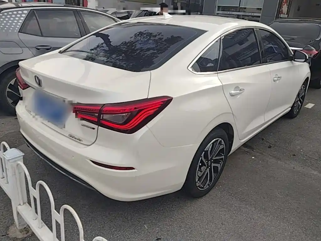 Eado 1.6 L GDI Auto Premium Style