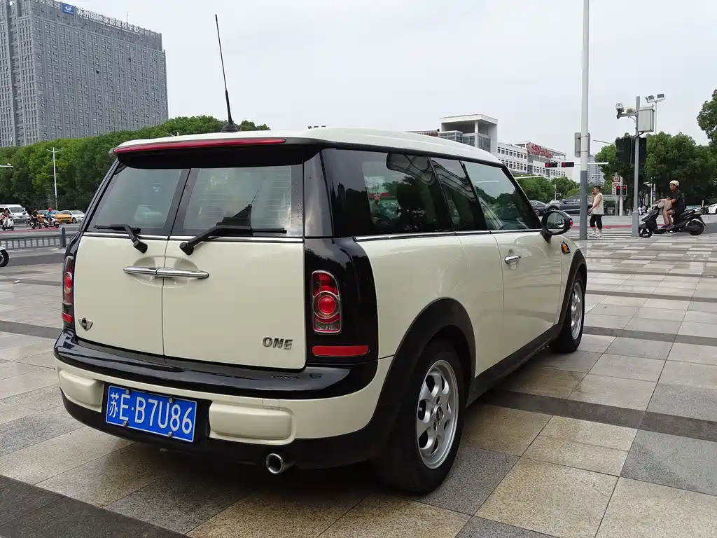 MINI CLUBMAN 1.6 L ONE