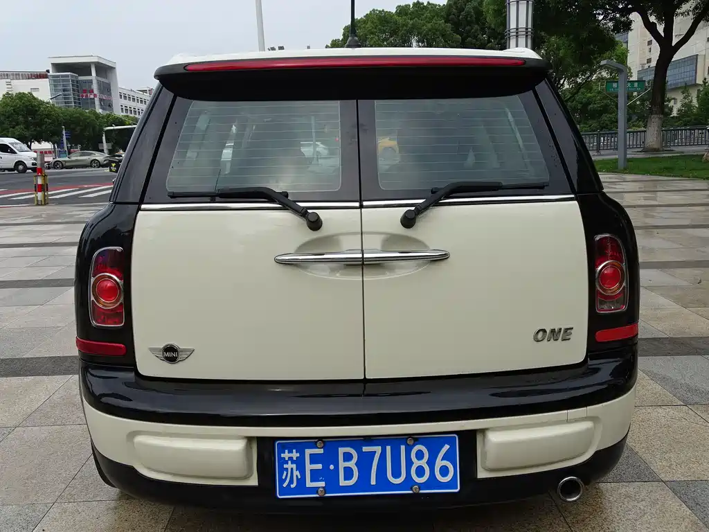 MINI CLUBMAN 1.6 L ONE