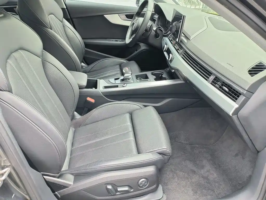 Audi A4 L 40 TFSI Luxury Dynamic