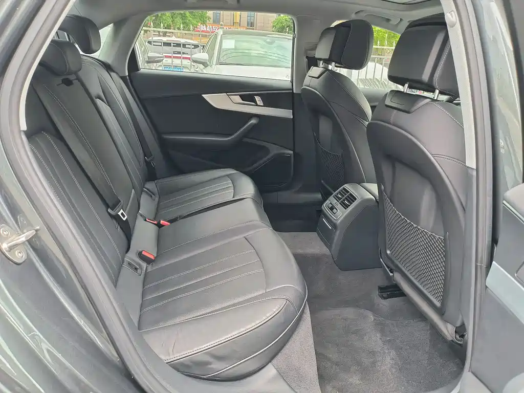 Audi A4 L 40 TFSI Luxury Dynamic