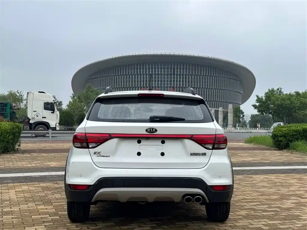 KX CROSS 1.4 L AT GLS