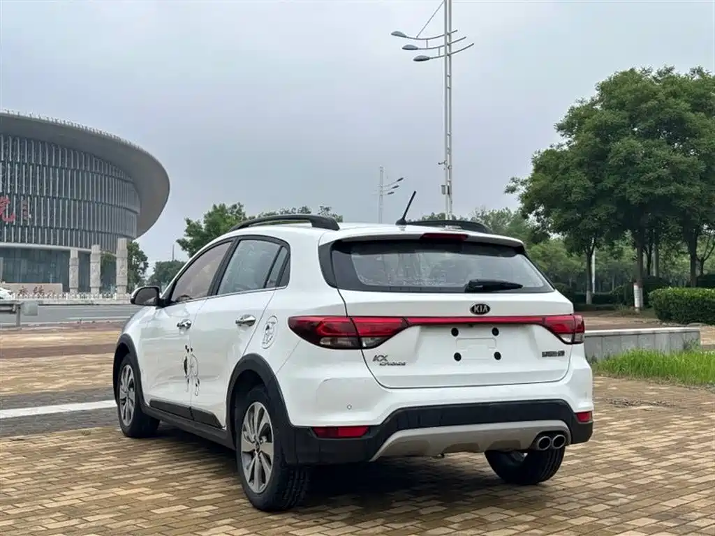 KX CROSS 1.4 L AT GLS