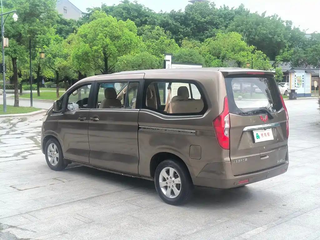 Wuling Journey Classic 1.8 L Luxury LJ479 QE2