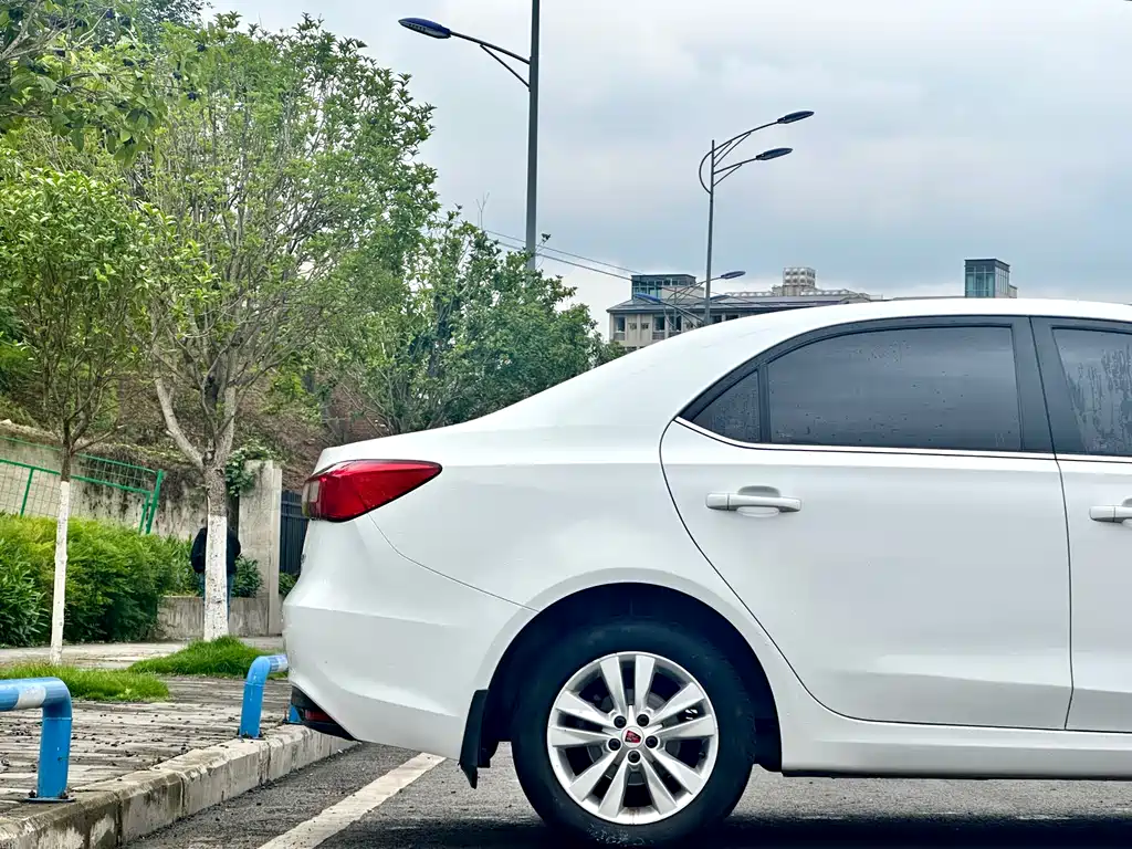 Roewe 360 1.5 L Auto Luxury