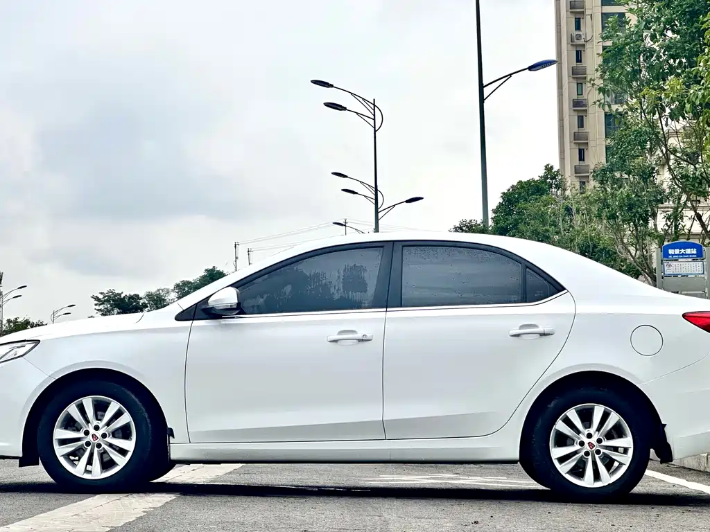 Roewe 360 1.5 L Auto Luxury