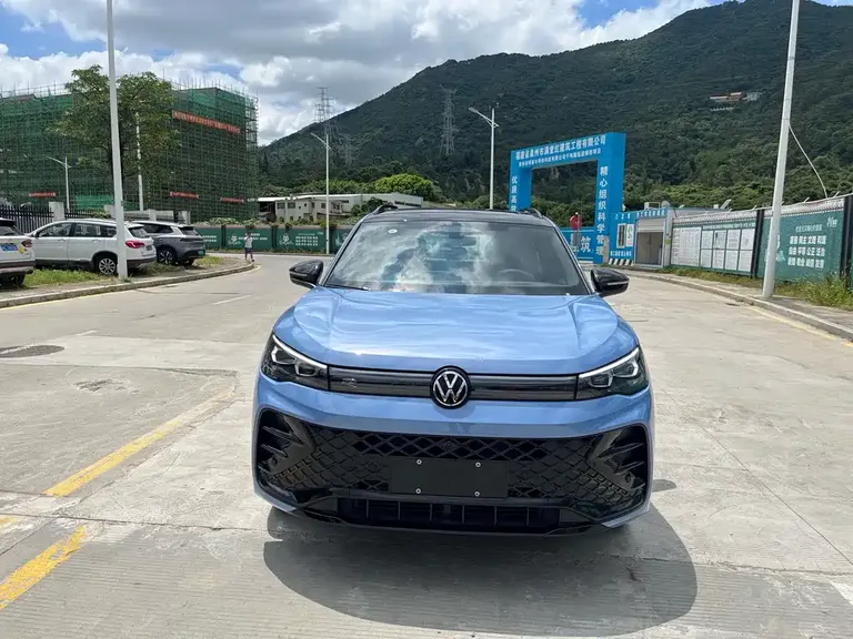 Volkswagen Tiguan L PRO 330 TSI 2 WD R-Line Smart Supreme