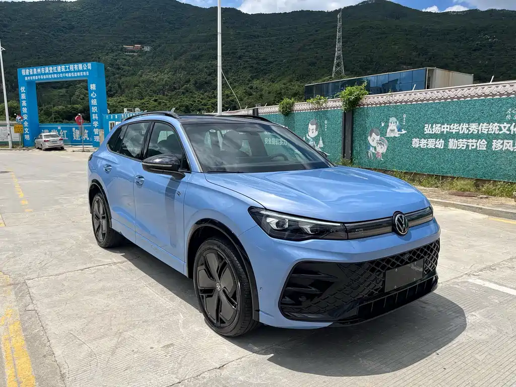 Tiguan L PRO 330 TSI 2 WD R-Line Smart Supreme