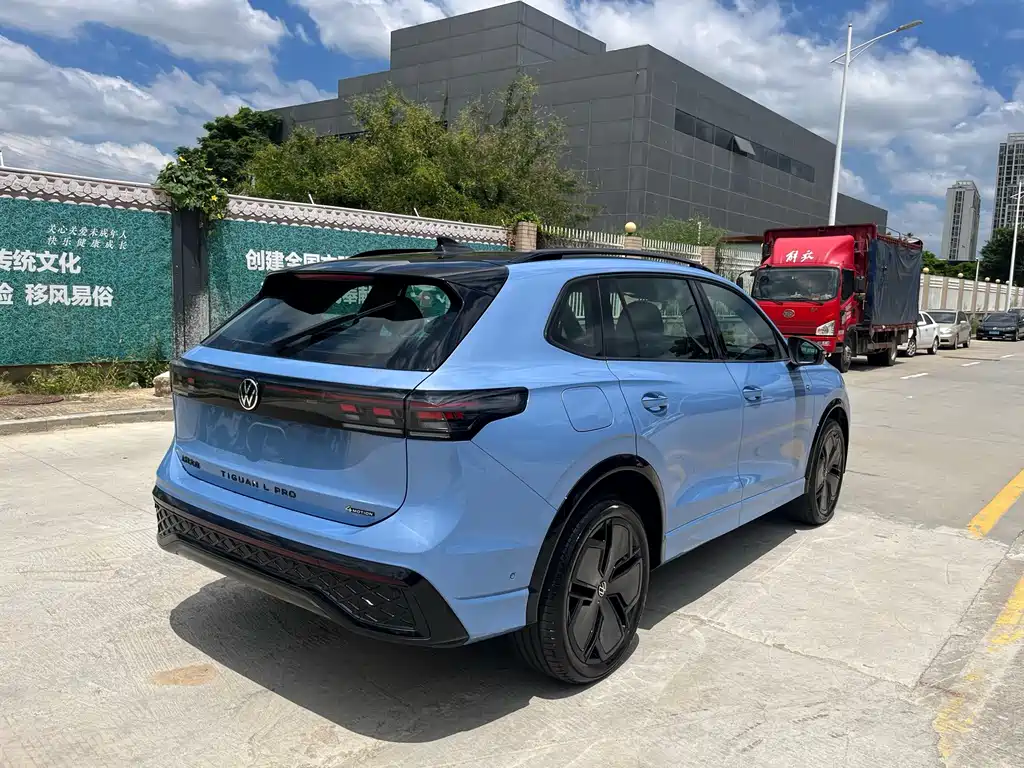 Tiguan L PRO 330 TSI 2 WD R-Line Smart Supreme