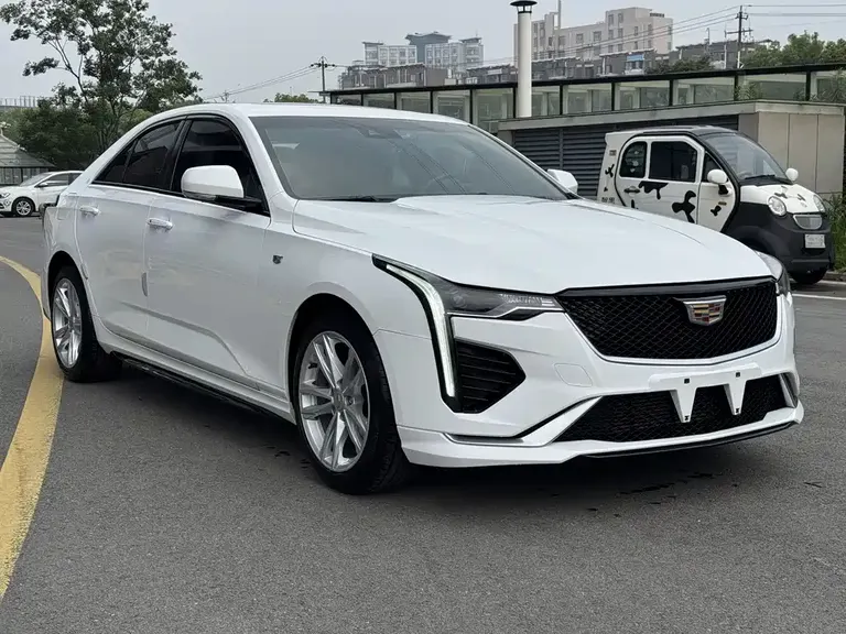 Cadillac CT4 28 T Fashion