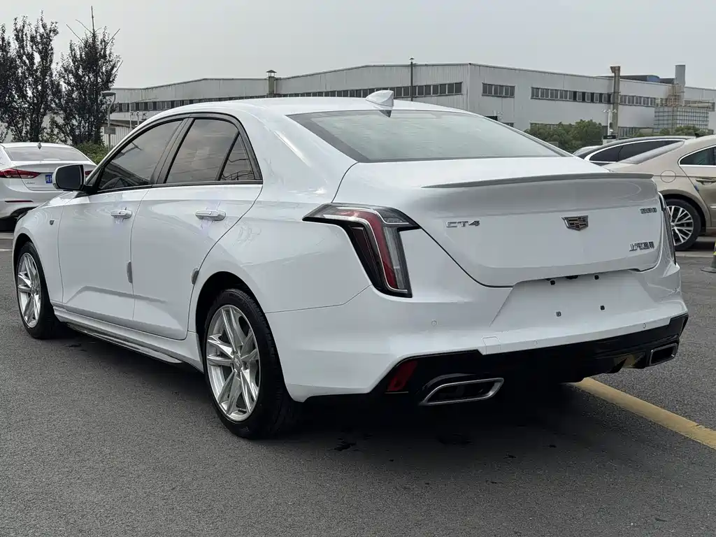 Cadillac CT4 28 T Fashion