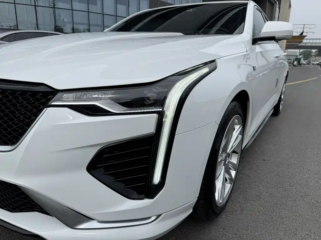 Cadillac CT4 28 T Fashion