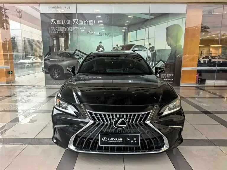 Lexus ES 200 Outstanding