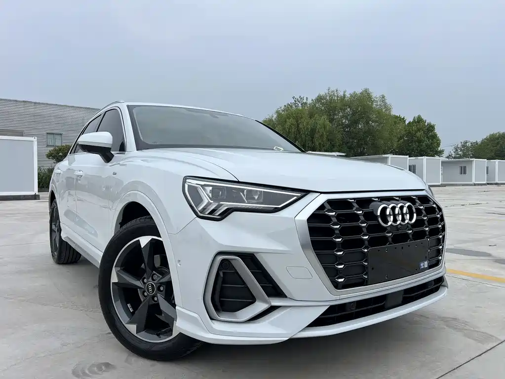 Audi Q3 35 TFSI Fashion Dynamic (1.4 T)