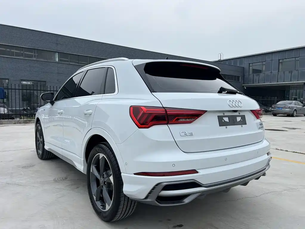 Audi Q3 35 TFSI Fashion Dynamic (1.4 T)