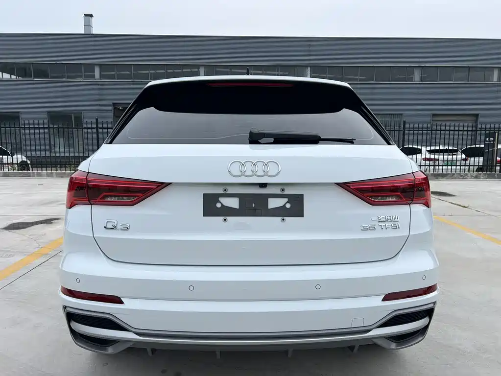 Audi Q3 35 TFSI Fashion Dynamic (1.4 T)