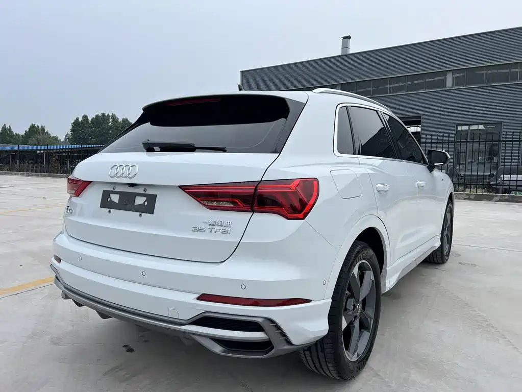 Audi Q3 35 TFSI Fashion Dynamic (1.4 T)