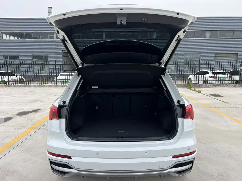 Audi Q3 35 TFSI Fashion Dynamic (1.4 T)