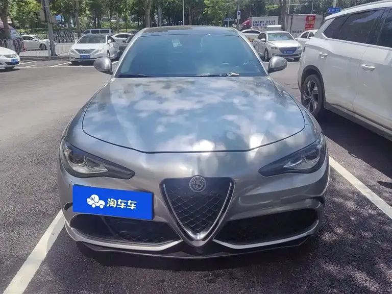 Alfa Romeo Giulia 2.0 T 280 HP Luxury