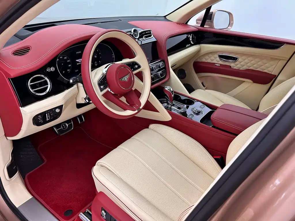 Bentayga 添越 2024款 4.0 T V8 S 炫黑版