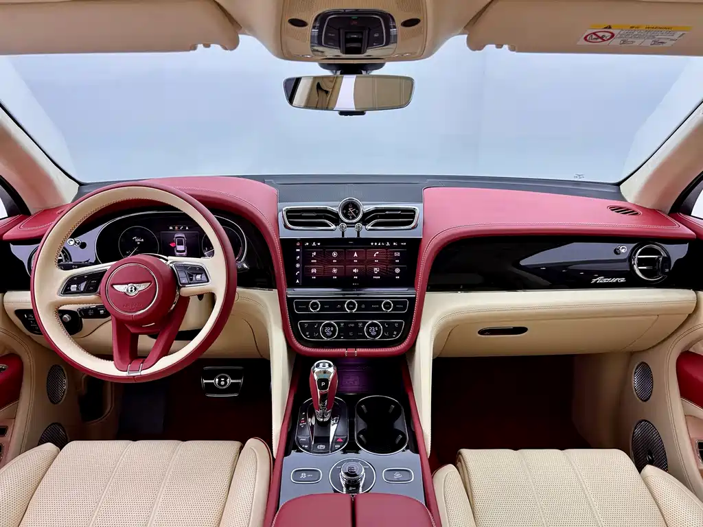Bentayga 添越 2024款 4.0 T V8 S 炫黑版