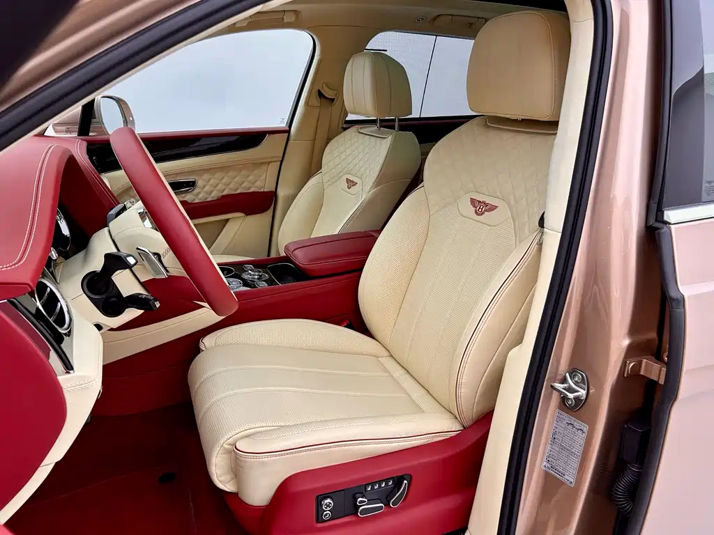 Bentayga 添越 2024款 4.0 T V8 S 炫黑版