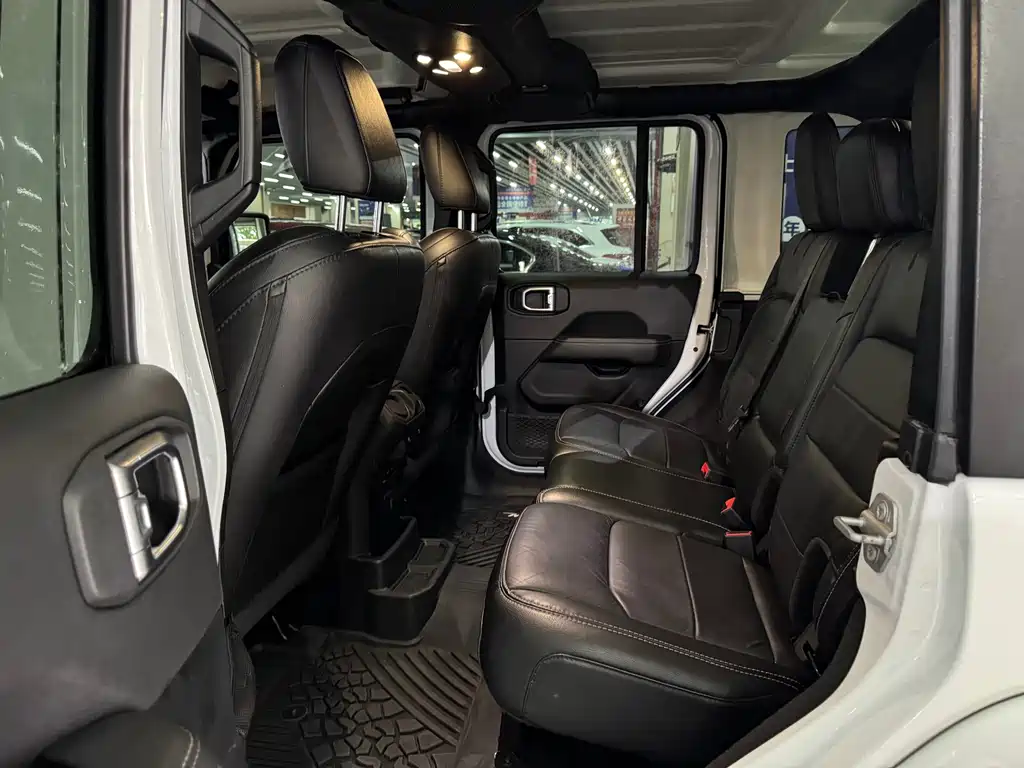 Wrangler 2.0 T Sahara 4-door