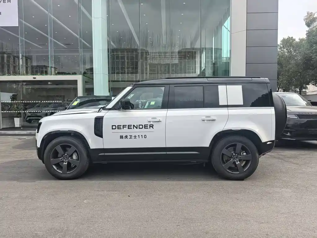 Land Rover Defender 110 3.0 T P400 X-Dynamic HSE