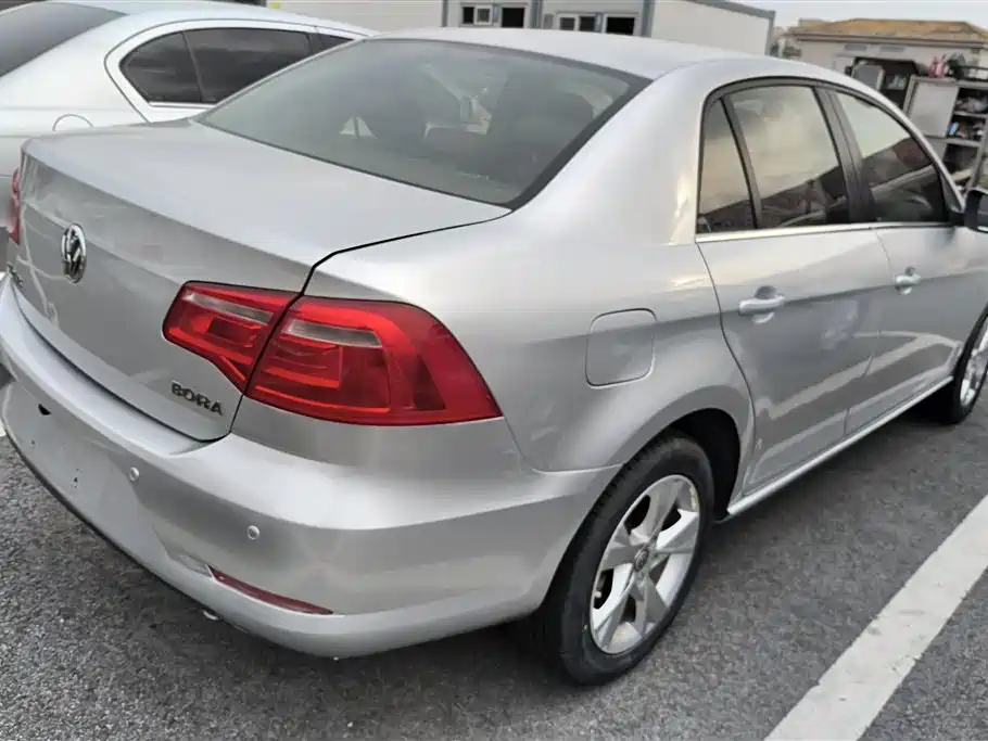 Bora 1.6 L Manual Comfort