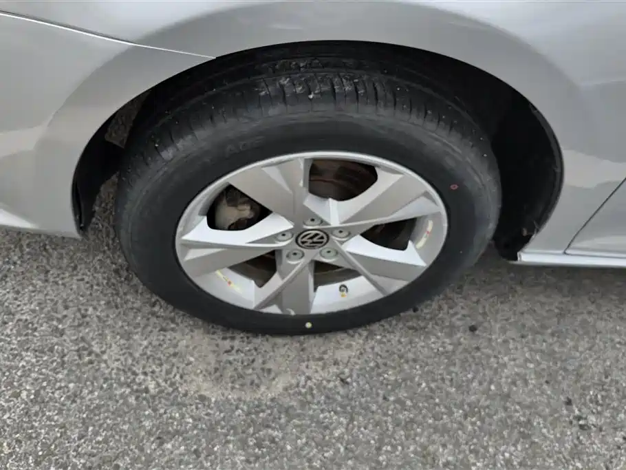 Bora 1.6 L Manual Comfort