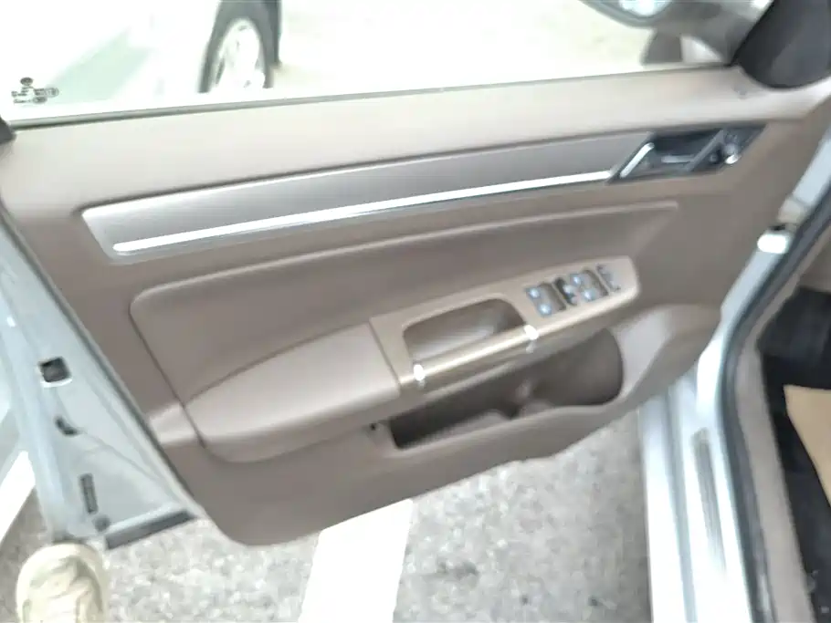 Bora 1.6 L Manual Comfort