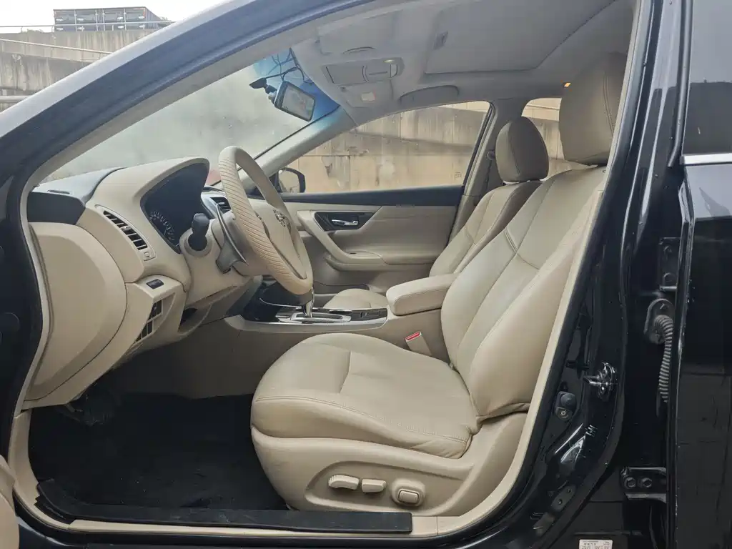 Teana 2.5 L XL-NAVI Tech Smart Enjoyment