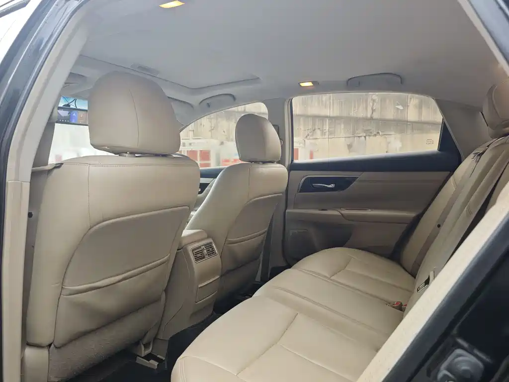 Teana 2.5 L XL-NAVI Tech Smart Enjoyment