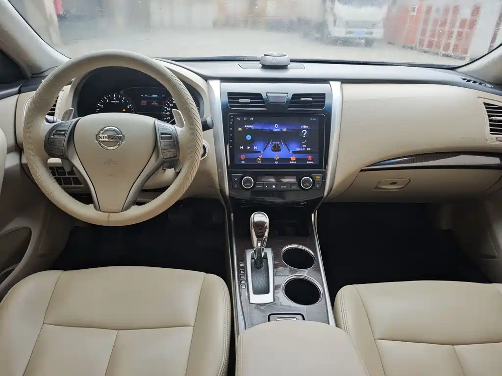 Teana 2.5 L XL-NAVI Tech Smart Enjoyment