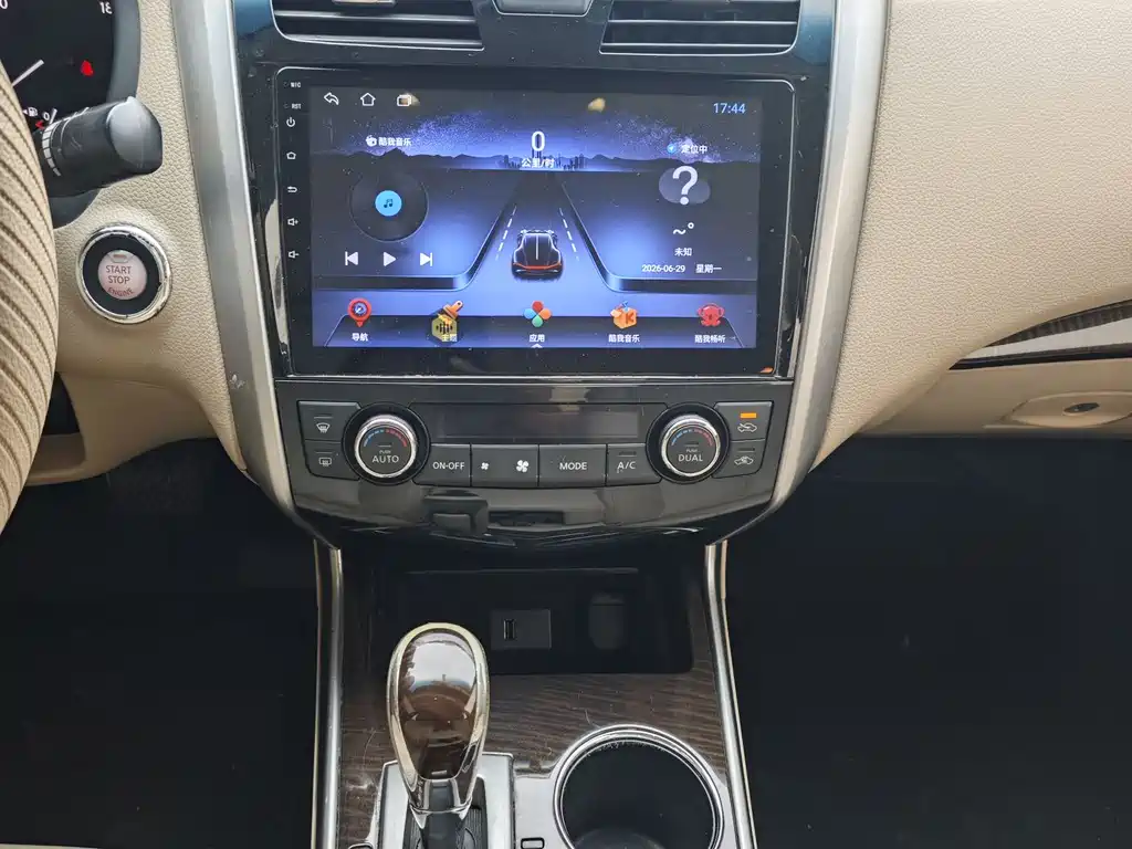 Teana 2.5 L XL-NAVI Tech Smart Enjoyment
