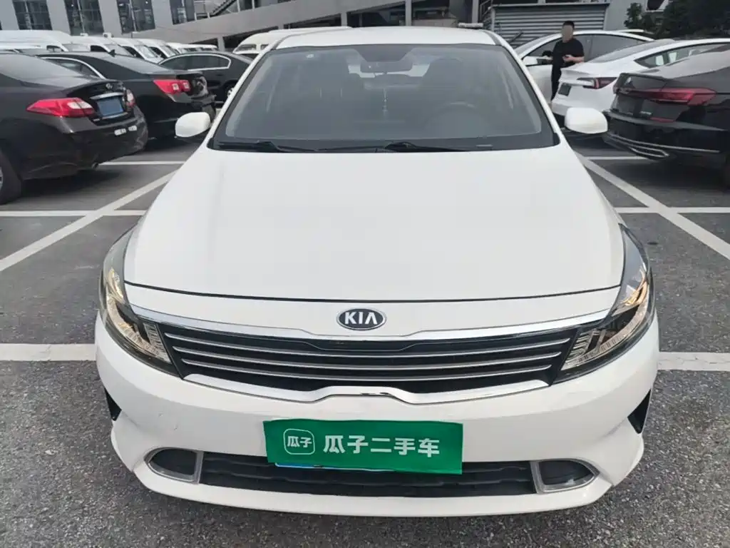 Forte 1.6 L Auto Smart Enjoyment Connected Value-Connect