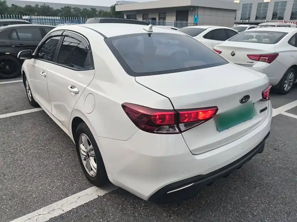 Forte 1.6 L Auto Smart Enjoyment Connected Value-Connect