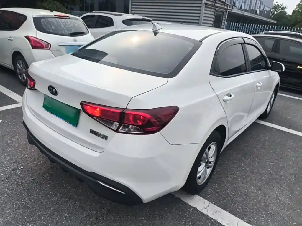 Forte 1.6 L Auto Smart Enjoyment Connected Value-Connect