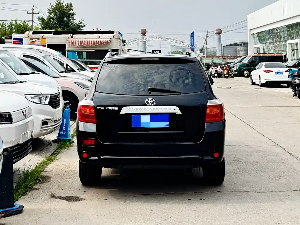 Highlander 2.7 L 2 WD 7-seat Luxury Navigation