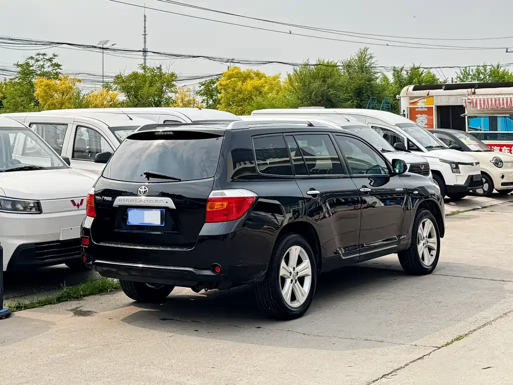 Highlander 2.7 L 2 WD 7-seat Luxury Navigation